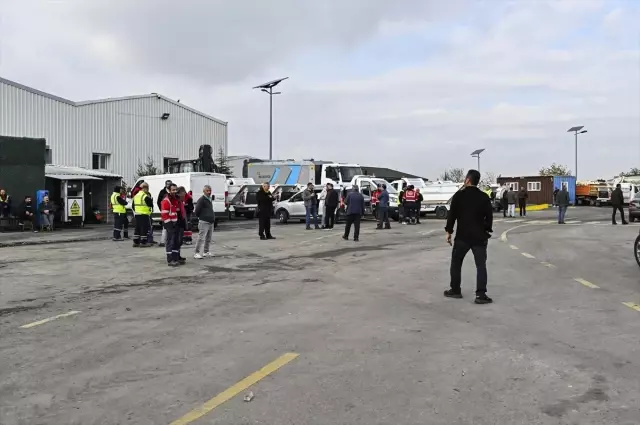 The municipality's waste collection service has stopped, and garbage mountains have formed in the district