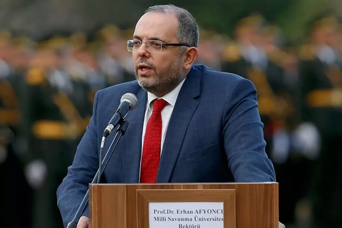 Milli Savunma Üniversitesi Rektörü Erhan Afyoncu'dan Fenerbahçe'ye transfer önerisi: 2 isim verdi