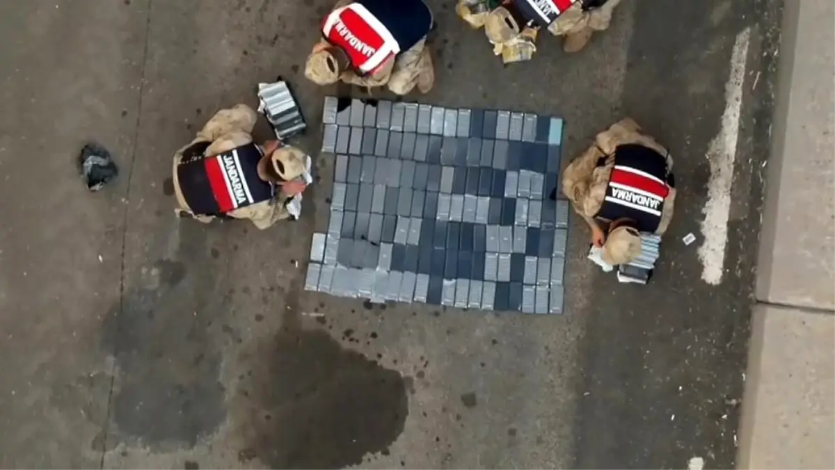 Şanlıurfa'da Gümrük Kaçağı Cep Telefonu Operasyonu