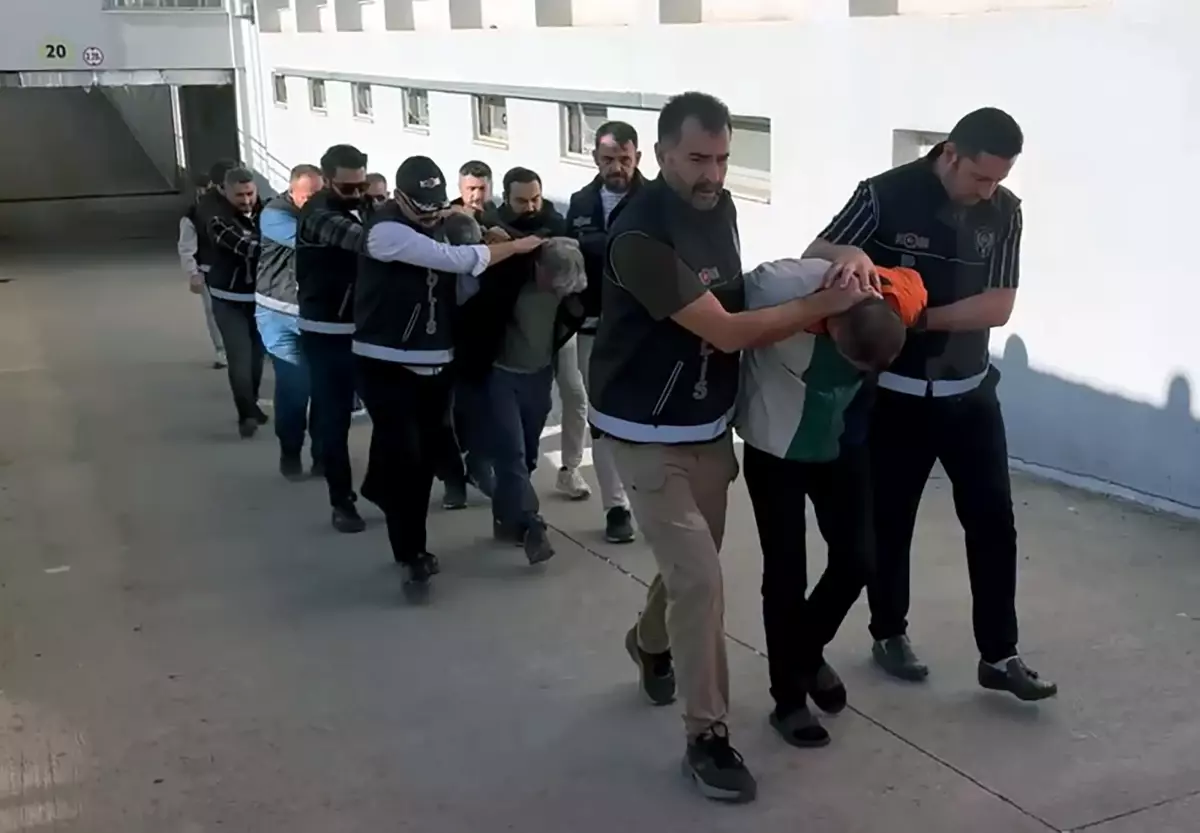 Adana'da Suç Çetesi Operasyonu: 11 Tutuklama