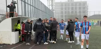 Süper Amatör Lig'de saha karıştı: 5 kırmızı kart çıktı, hakem maçı erteledi