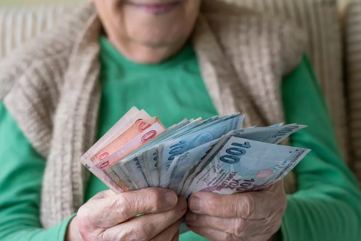 Yüzlerce kişinin emekliliği iptal edildi Ödenen maaşlar geri istenecek