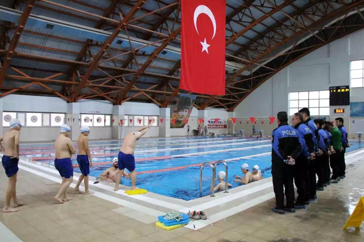 Amasya'da anneler polisten yüzme kursu istedi: 'Bizim zamanımızda böyle imkan yoktu'