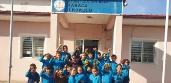 Aydın'daki ilkokul öğrencilerinden Erzurum'daki görme engelli öğrencilere mandalina