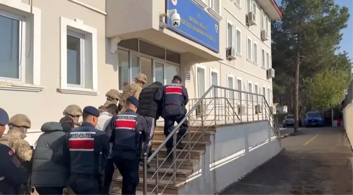 Bakan Yerlikaya: 'Yasa dışı bahis suçuna yönelik operasyonlarda 42 şüpheliyi yakaladık, 27'si tutuklandı'