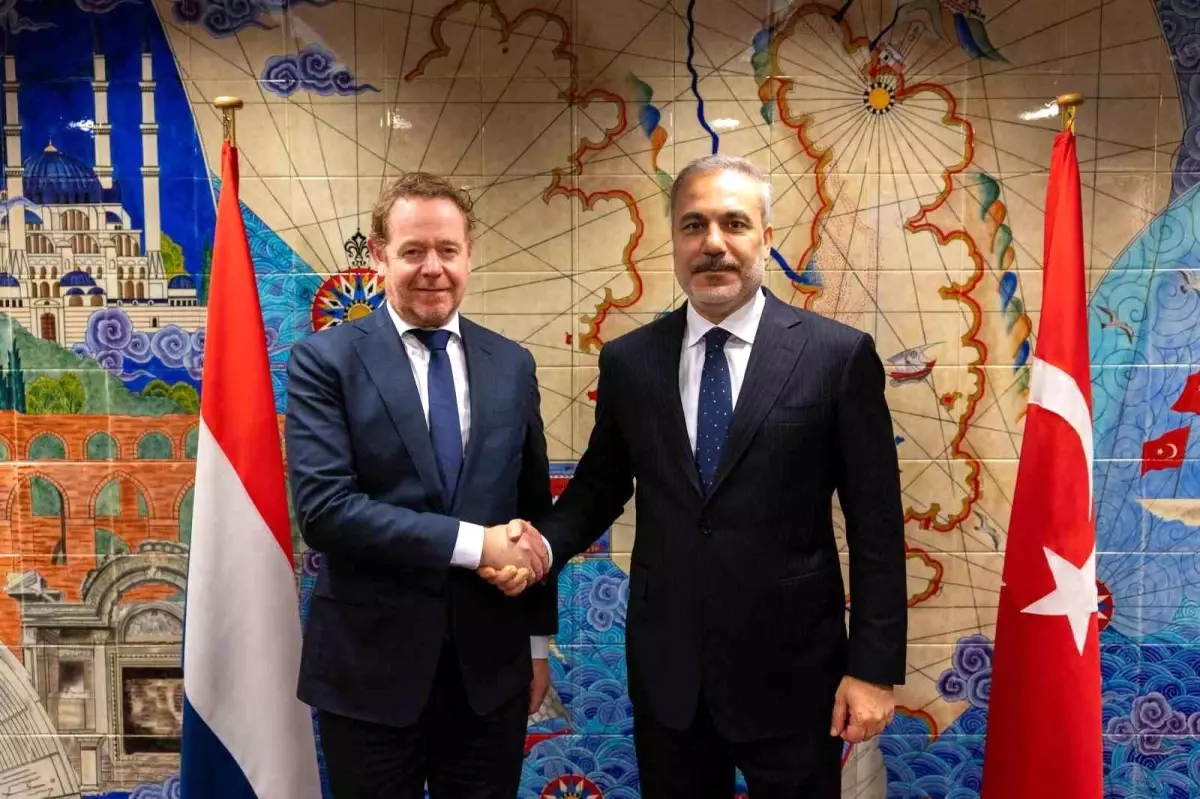 Dışişleri Bakanı Fidan, Hollandalı mevkidaşı David van Weel ile görüştü