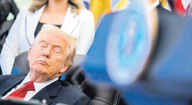 The world is talking about these images of Trump! He froze in the Cabinet