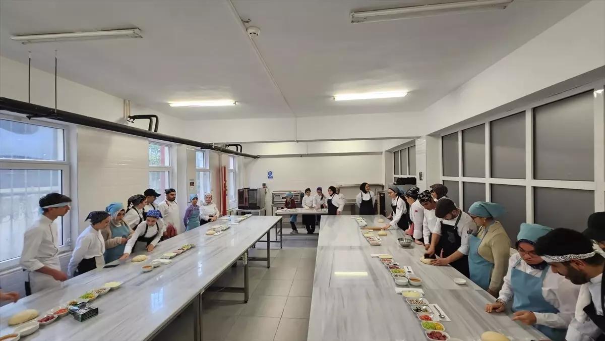 Düzce'de özel bireyler pizza yaptı