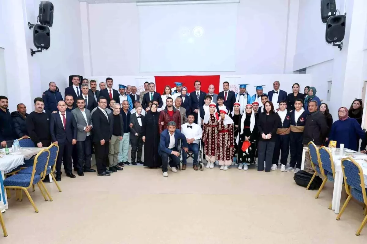 Engeller sevgiyle aşıldı: Ahlat'ta özel gün için anlamlı buluşma