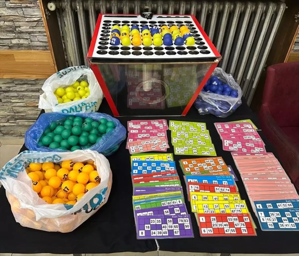 Eskişehir'de gizli düzenekle girilen derneğe kumar operasyonu