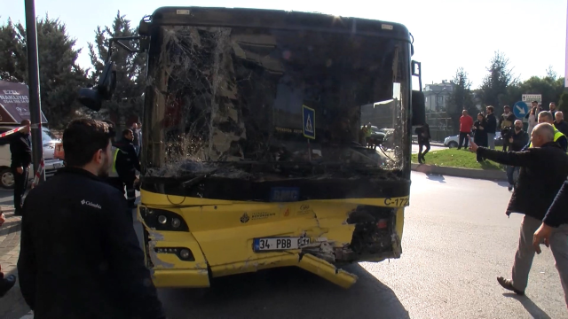 IETT bus crashed into a pastry shop! There are injured