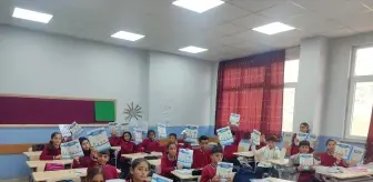 Karlıova'da öğrencilere kaynak kitap desteği