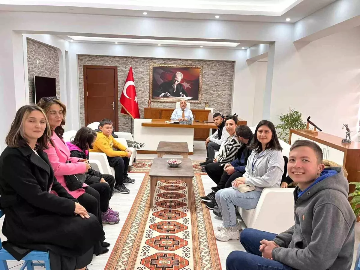 Kaymakam İlhan, özel öğrencileri ağırladı