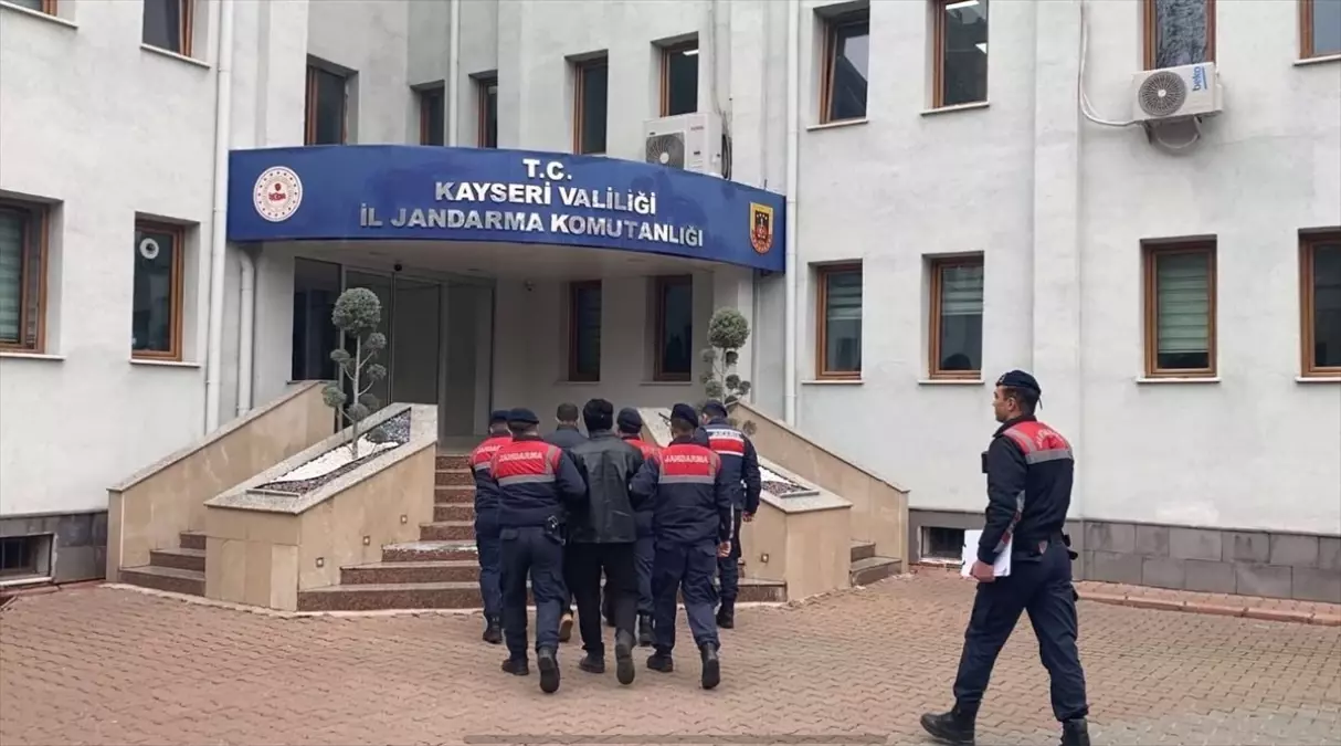 Kayseri'de terör örgütü DEAŞ'a yönelik operasyonda 2 zanlı yakalandı