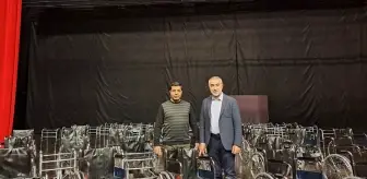 Kırşehir'de engelli ve yaşlılara tekerlekli sandalye ve yürüteç dağıtıldı