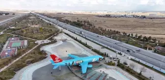 Konya'da uçuş ömrünü tamamlayan uçak Gazze temasıyla boyandı