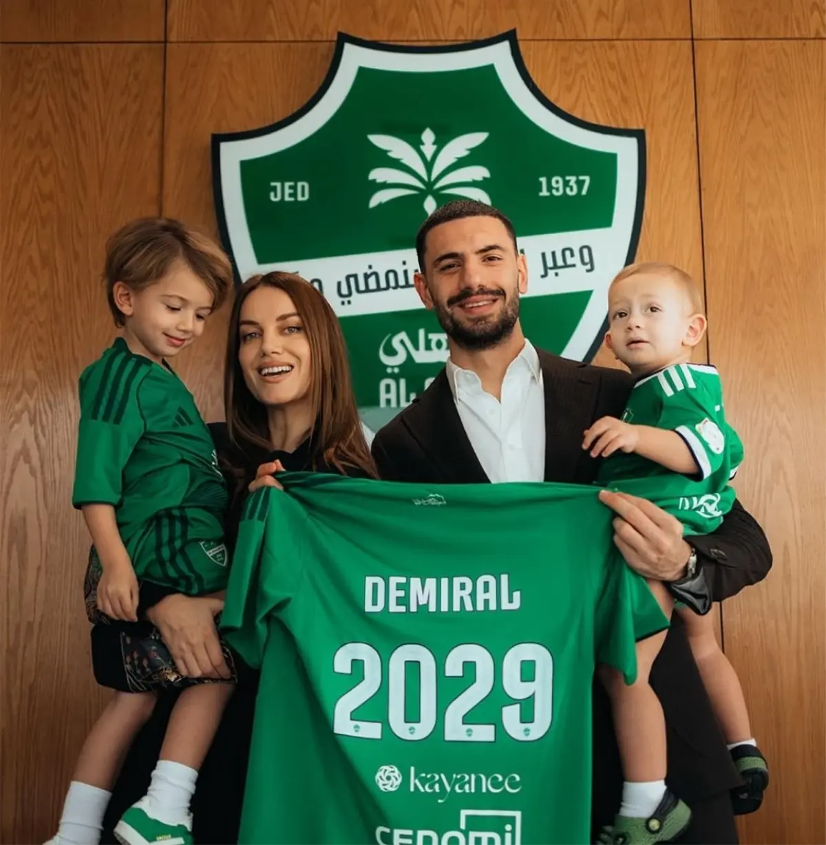 Merih Demiral, Al-Ahli ile 2029'a kadar rekor bir ücretle sözleşme uzattı / Fotoğraf eklendi