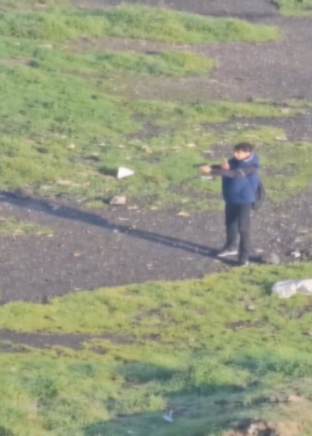 ortaokul ogrencileri birbirlerine silah cekip 19319277 3005 m