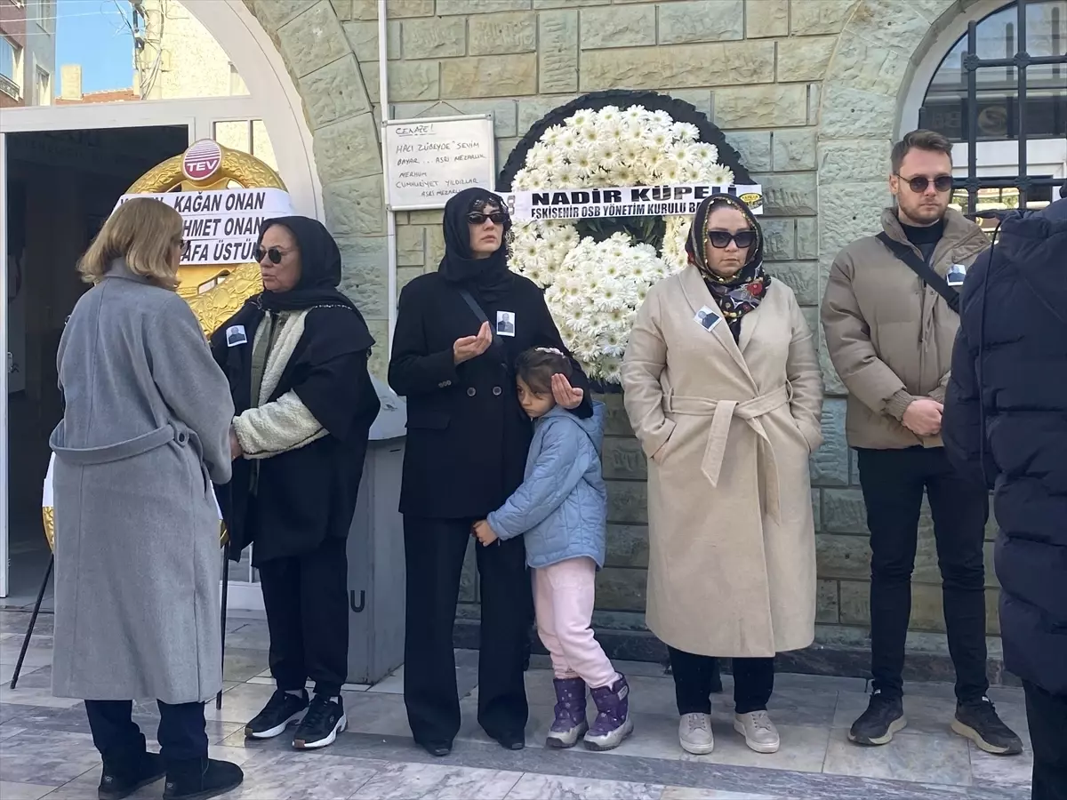 Oyuncu Burcu Özberk'in vefat eden dedesinin cenazesi Eskişehir'de toprağa verildi