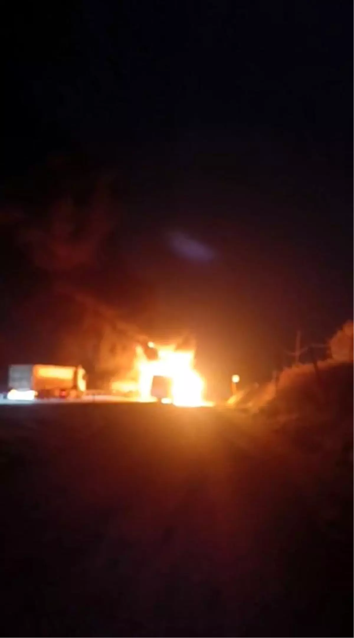 Servis otobüsü alevlere teslim oldu