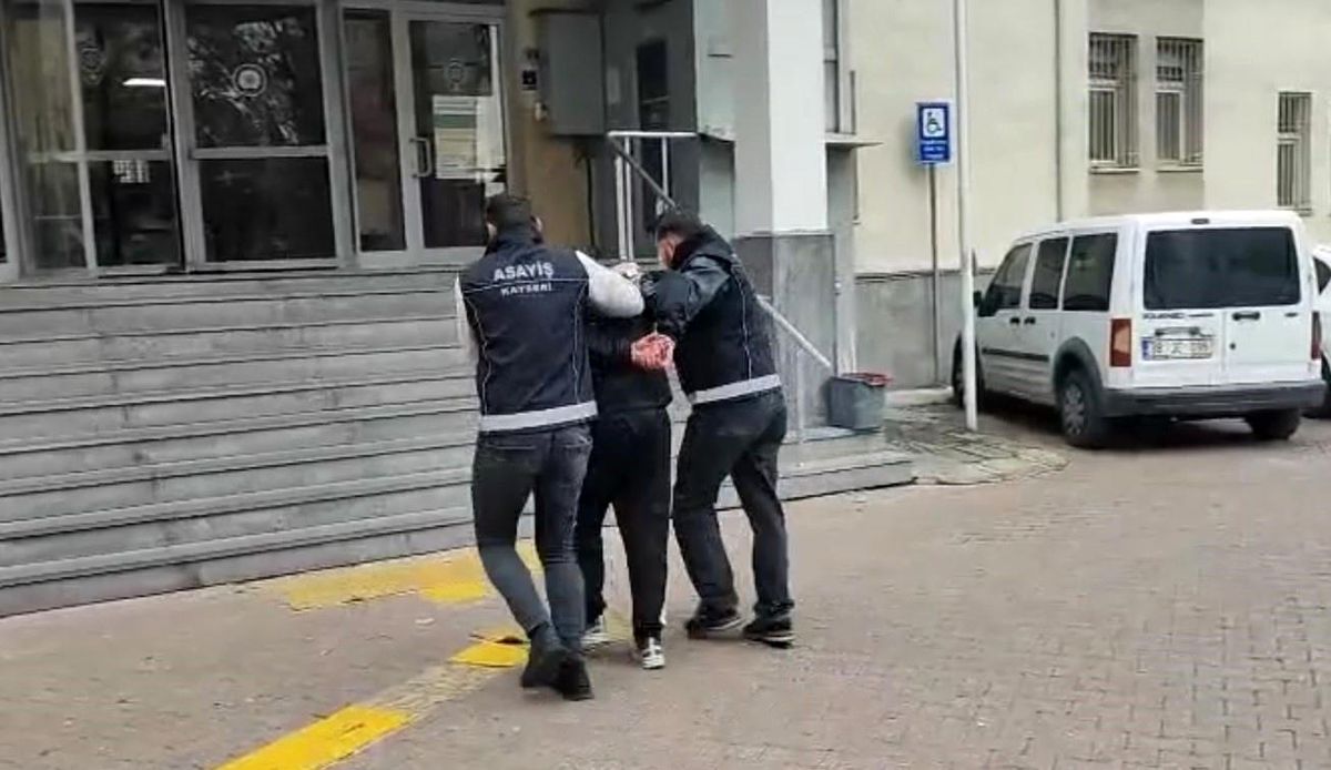 'Silahla yağma' suçundan aranan hükümlü yakalandı