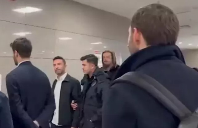 unlu illuzyonist aref ghafouri borsa 19320227 7429 m