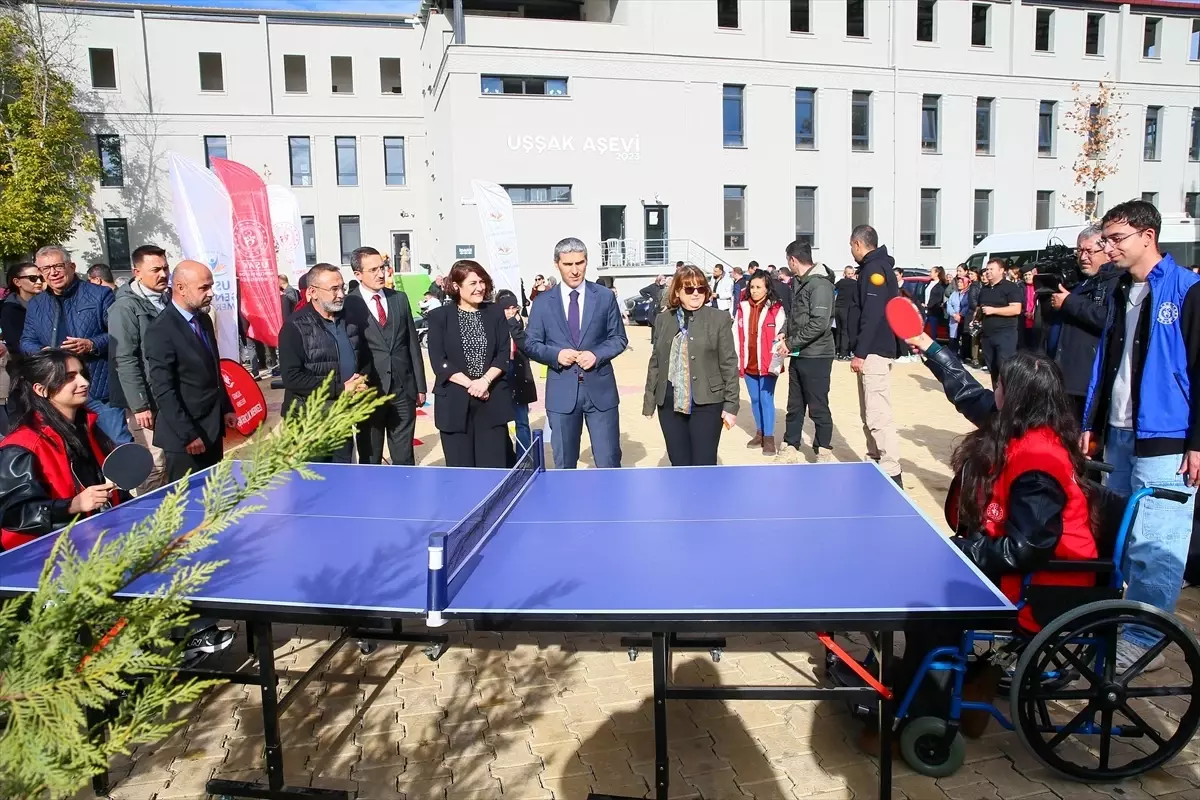 Uşak'ta engelsiz kafe açıldı