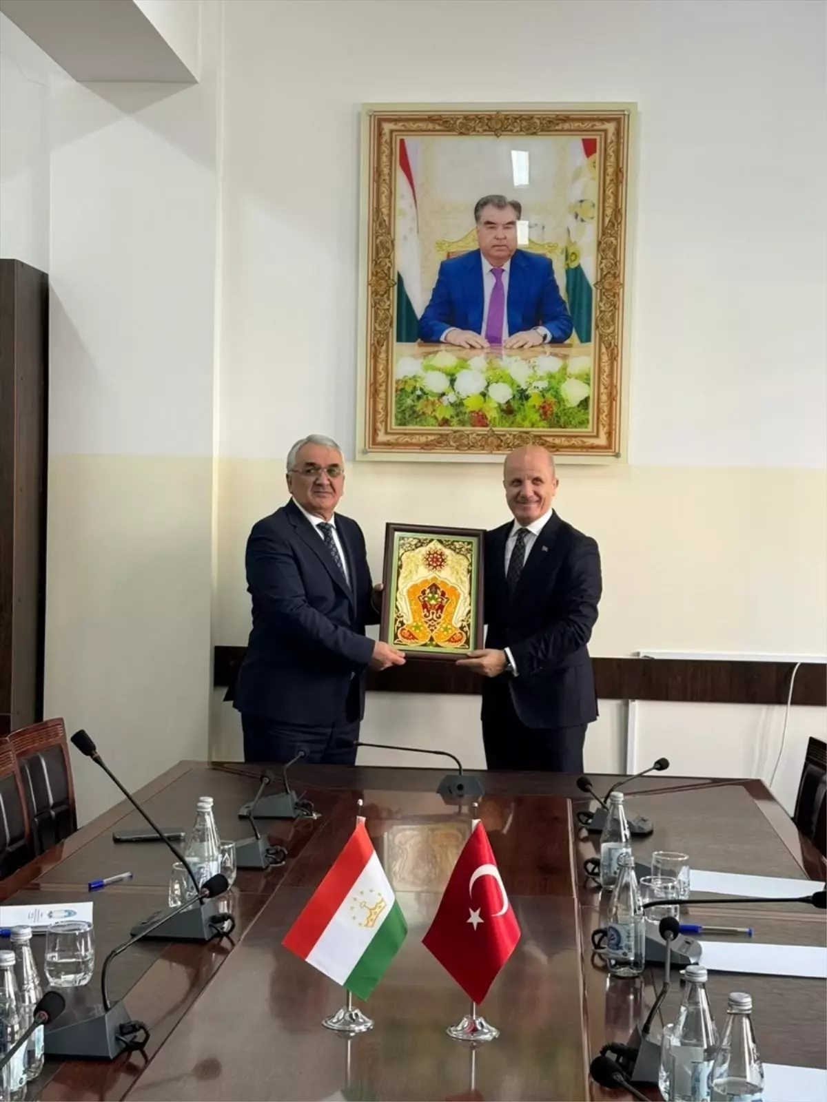 YÖK Başkanı Erol Özvar, Tacikistan Milli Üniversitesi'ni ziyaret etti