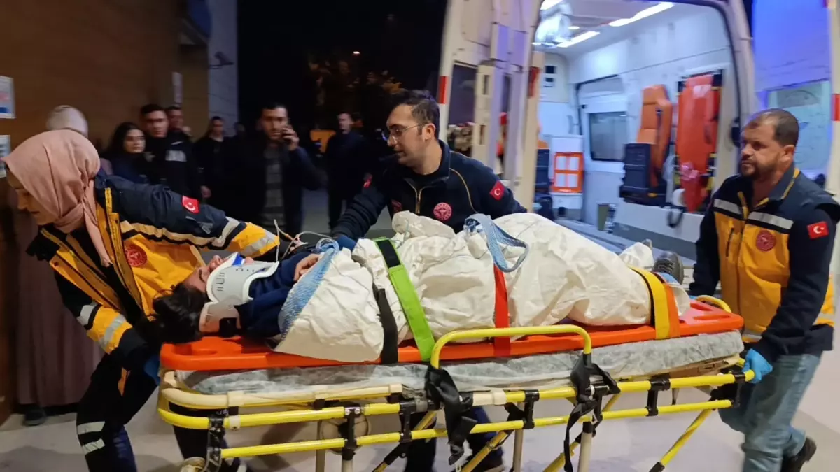 İnegöl'de Market Yük Asansöründe İşçi Sıkıştı