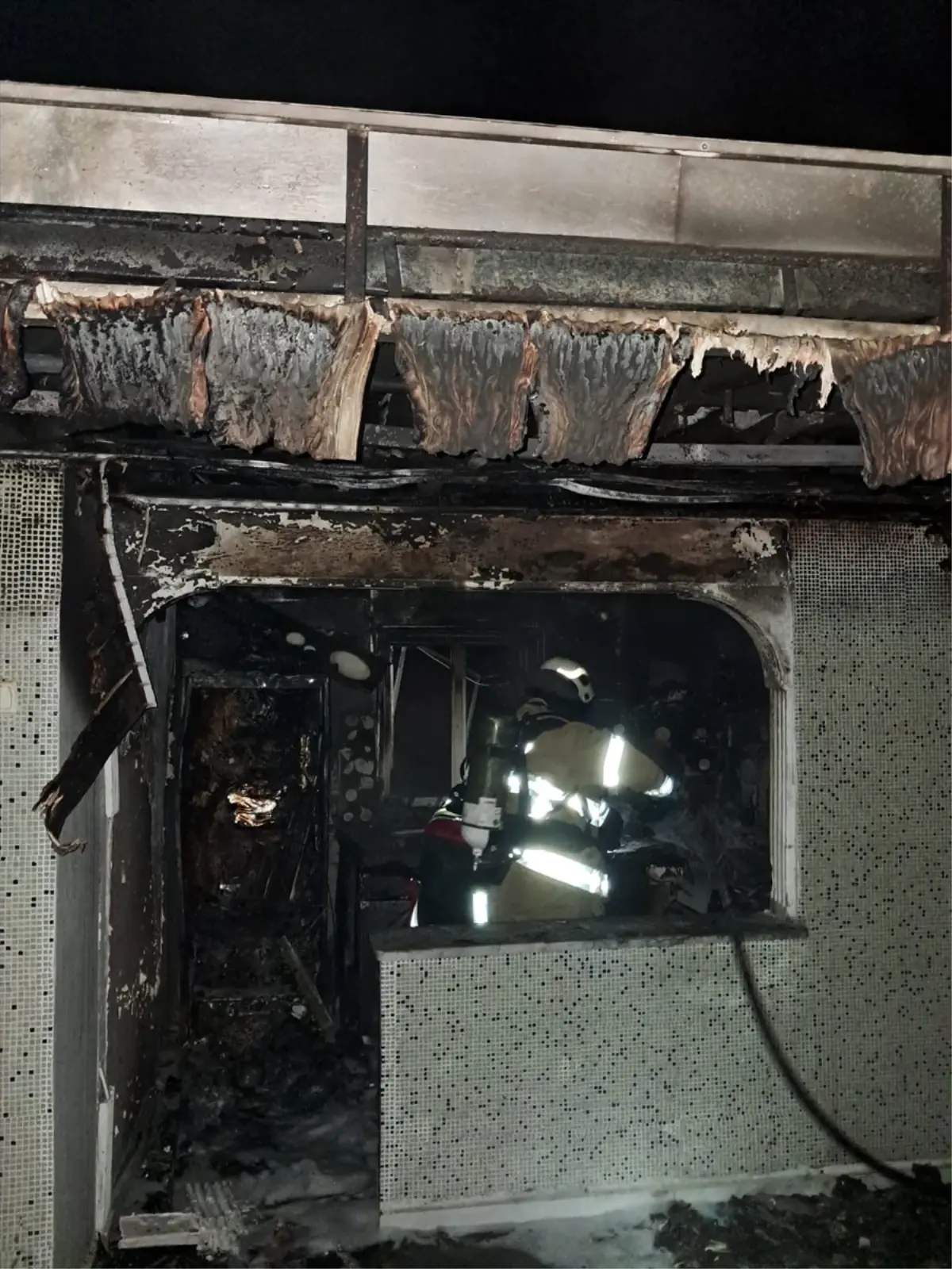 Balıkesir'de evin çatısında çıkan yangın söndürüldü