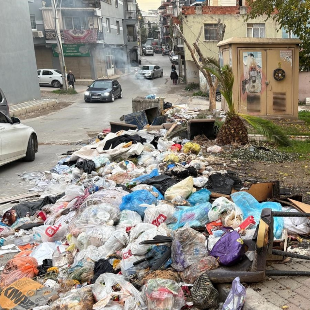 Garbage mountains with park views in Buca! Bad smells and ugly views drive people crazy