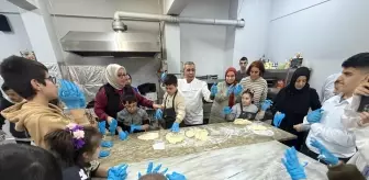 Bursa'da engelliler pizza yaptı