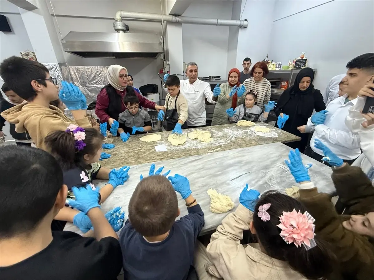 Bursa'da engelliler pizza yaptı