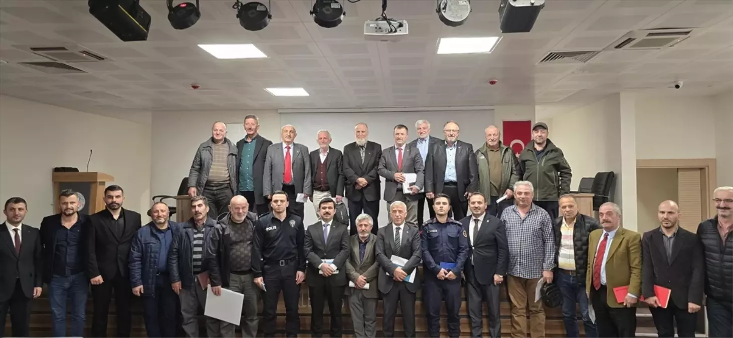 Çaykara Kaymakamı Sapmaz, muhtarlarla bir araya geldi