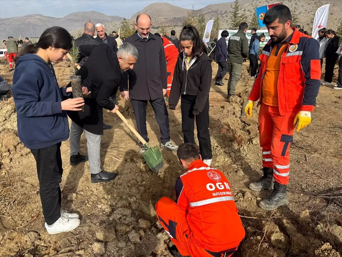 Doğanşehir'de 'Doğa Bizim İçin Önemli' projesi kapsamında fidan dikildi