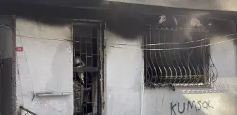 Gaziosmanpaşa'da 4 katlı binada çıkan yangına müdahale ediliyor