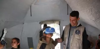 Gazze'de savaş travması yaşayan çocuklar sanal gerçeklikle rehabilite ediliyor