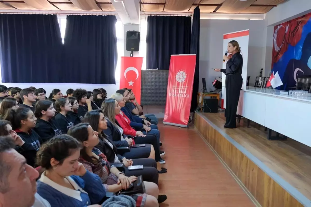 Hatay'da öğrencilere dezenformasyonla mücadele farkındalık eğitimi verildi