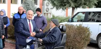 Hekimhan Belediyesi'nden engelli vatandaşlara akülü tekerlekli sandalye hediyesi