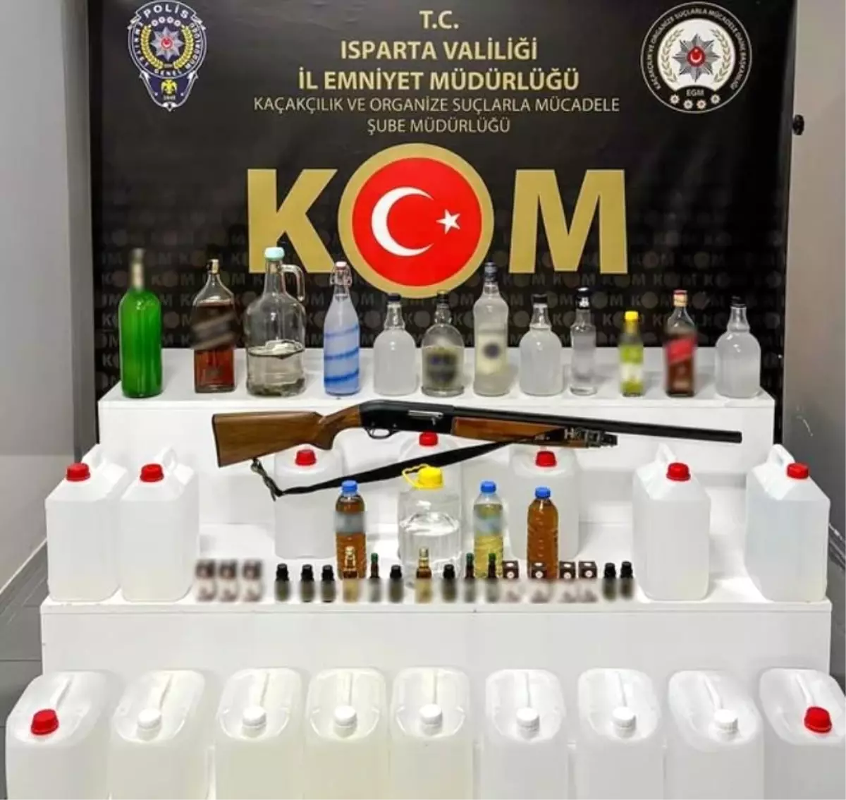 Isparta'da Narkotik ve KOM'dan çifte operasyon: Sentetik kâğıtlar ve kaçak alkol yakalandı