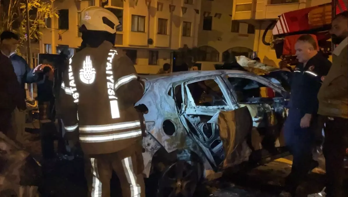 Eyüpsultan'da Otomobil Yangınında Patlamalar Meydana Geldi