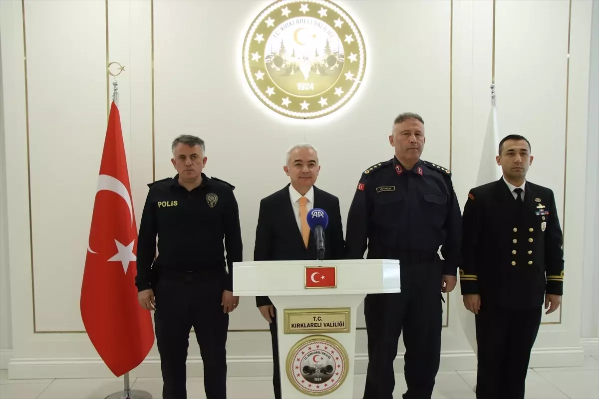 Kırklareli'nde geçen ay göçmen kaçakçılığı operasyonlarında 24 şüpheli tutuklandı