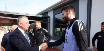 Kocaeli Büyükşehir Belediye Başkanı Büyükakın, Kocaelispor antrenmanını ziyaret etti