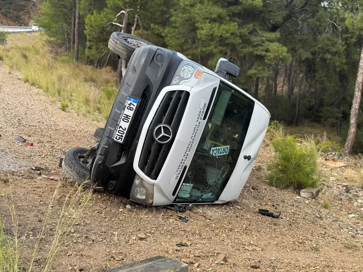 Muğla'da devrilen minibüsteki 7 kişi yaralandı