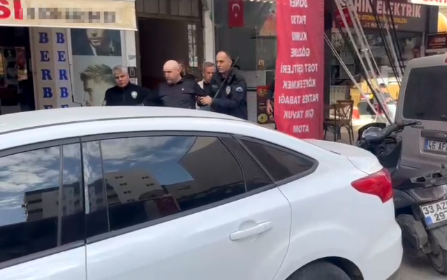 A Russian tourist walked naked on the street! Police quickly took him into custody