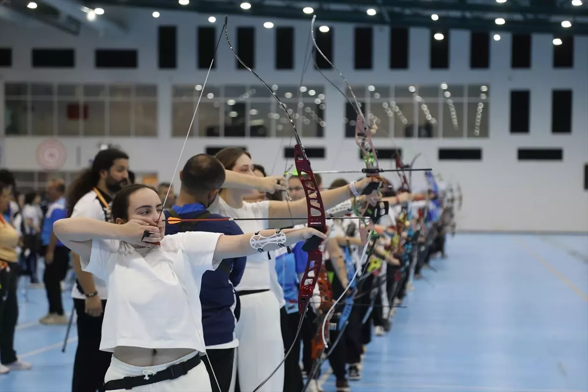 Salon Okçuluk Türkiye Şampiyonası Samsun'da başladı