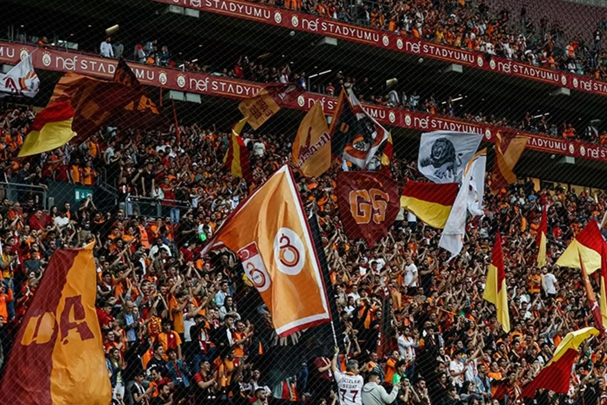 Ne olduysa derbiden sonra oldu! Galatasaray'da şok ayrılık