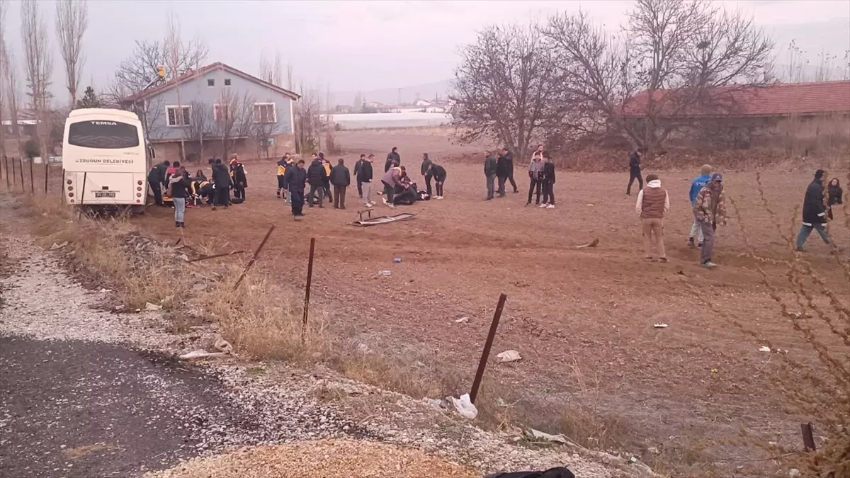 Öğrenci servisi kamyonetle çarpıştı: Çok sayıda yaralı var