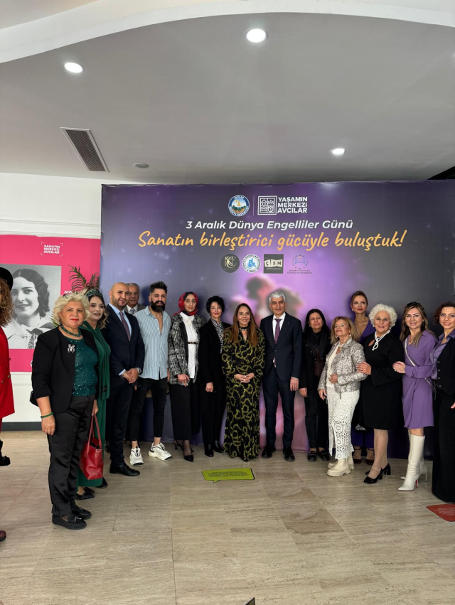 Avcılar'da moda dünyasını büyüleyen dokunuş: Emrullah Köroğlu'ndan 26 anneye özel tasarım mucizesi Avcılar'da moda dünyasını büyüleyen dokunuş: Emrullah Köroğlu'ndan 26 anneye özel tasarım mucizesi