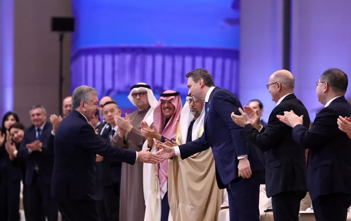 Bakan Bayraktar, Özbekistan Cumhurbaşkanı Mirziyoyev tarafından kabul edildi